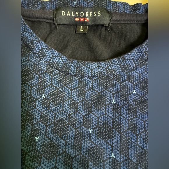 🛍️DALYDRESS Navy blue geometric print Men’s pullover size L. - Picture 9 of 12